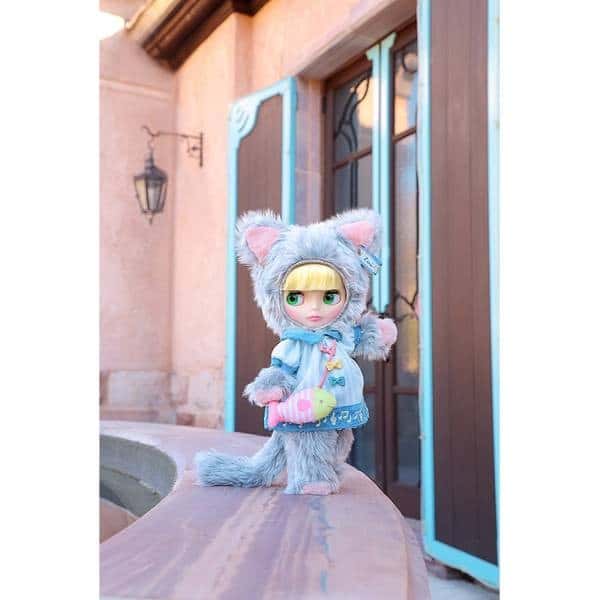 CWC GSC GoodSmile NEO 12" BLYTHE DOLL "Zoe and her Pet Fish" IN BOX (NIB) - Dolls.moe