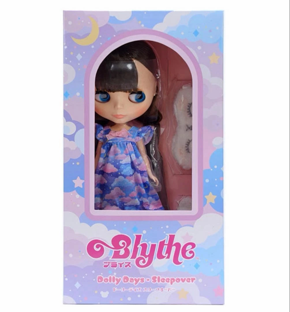BLYTHE DOLL "DOLLY DAYS SLEEPOVER" NEW MINT IN BOX (NIB)